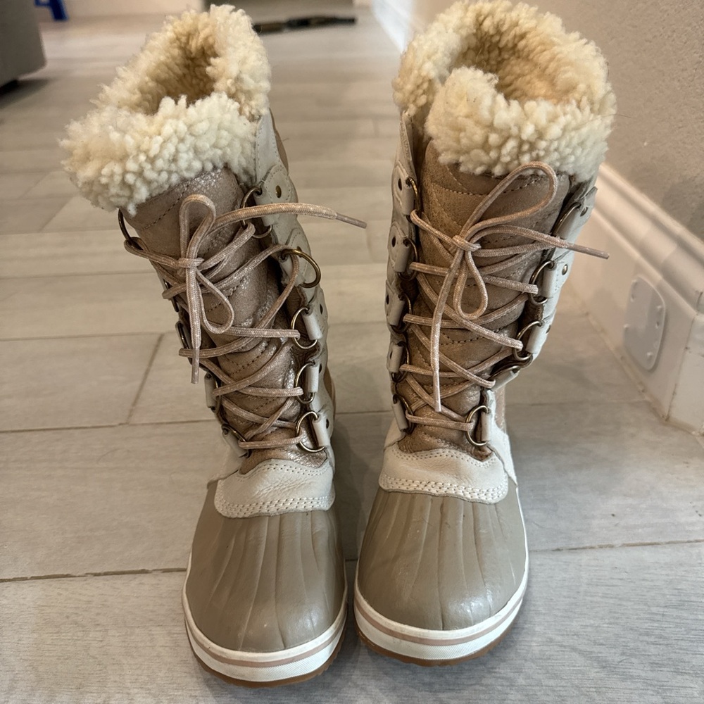 Sorel Women's Beige and Cream Winter Boots